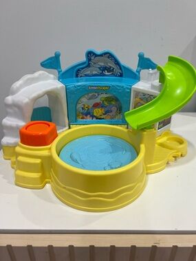 Fisher-Price Little People Aquarium